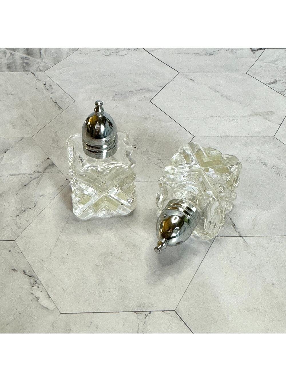 FB Rogers Salt & Pepper Shakers Set Of 2 Crystal Silver Plated Tops Japan EUC